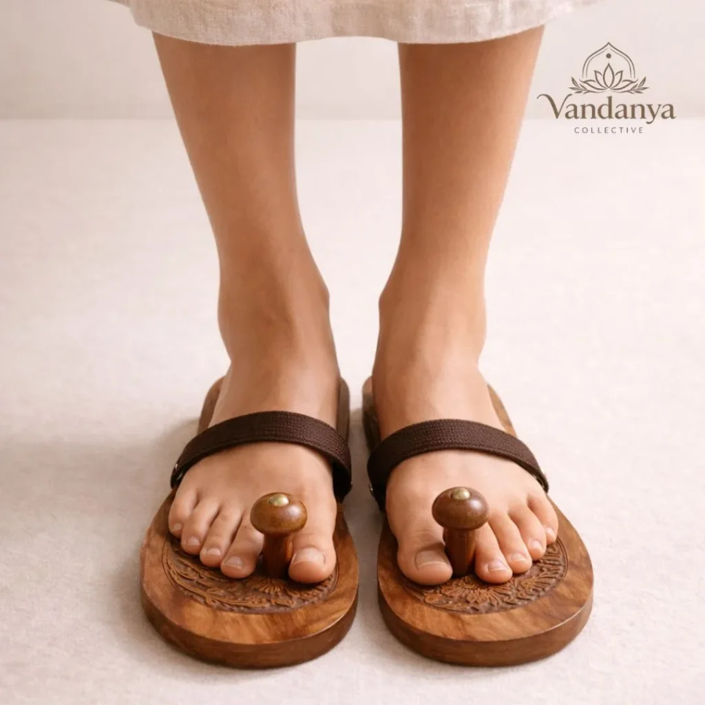 How Wooden Khadau Supports Natural Foot Alignment