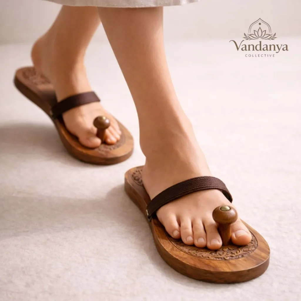 How Wooden Khadau Supports Natural Foot Alignment